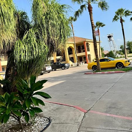 Texas Inn And Suites City Center At University Dr. Edinburg Exterior photo