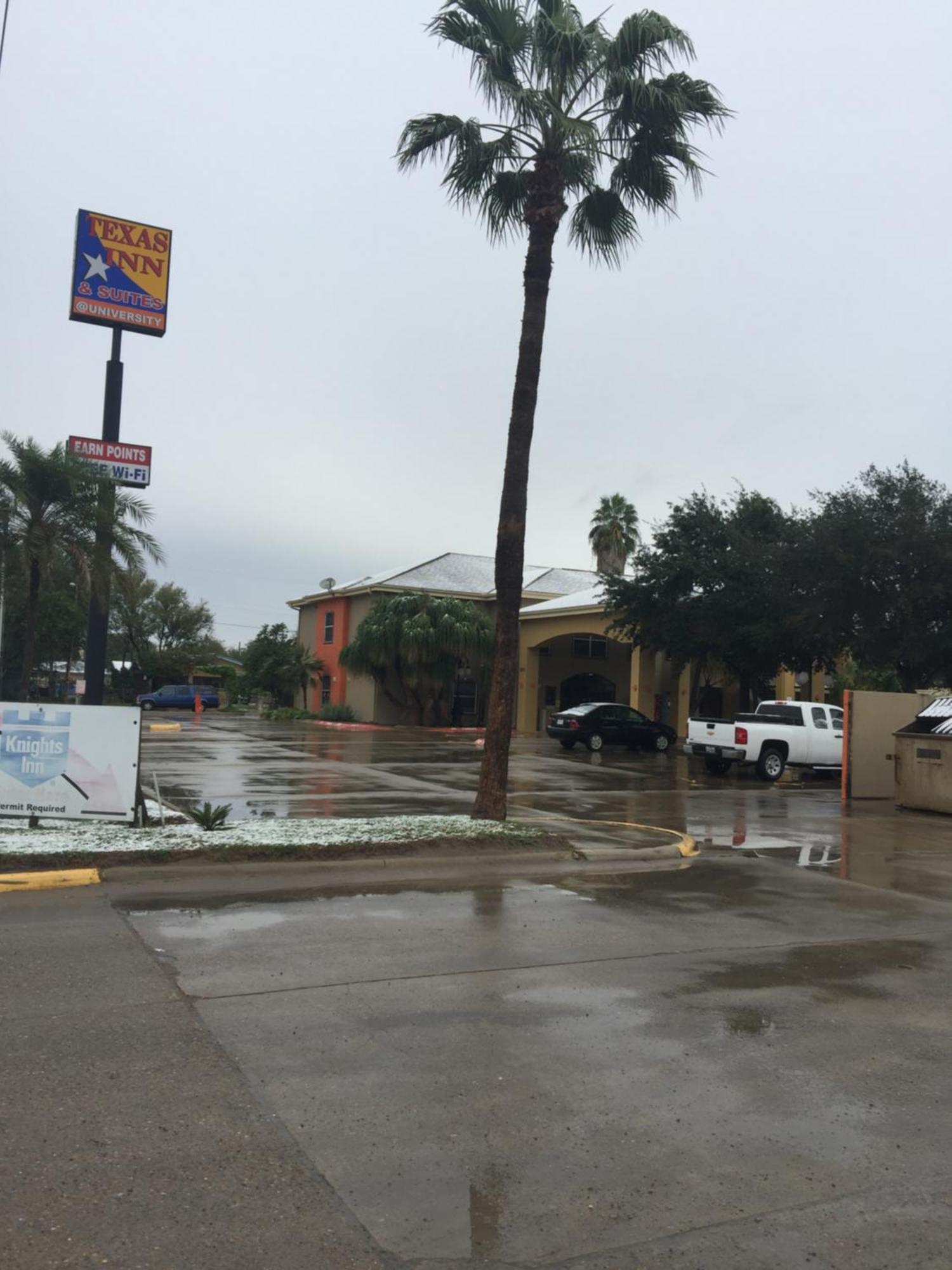 Texas Inn And Suites City Center At University Dr. Edinburg Exterior photo