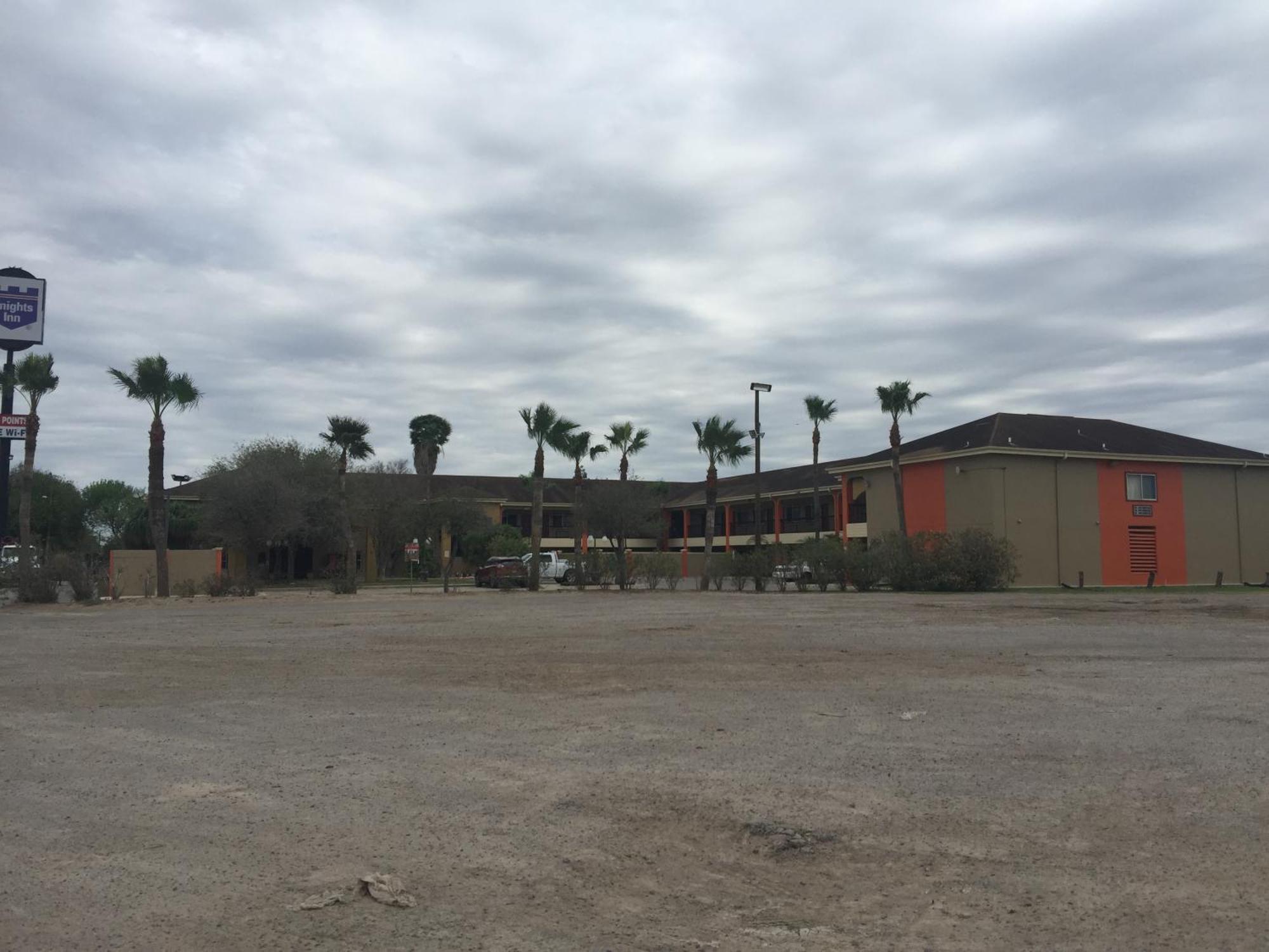 Texas Inn And Suites City Center At University Dr. Edinburg Exterior photo