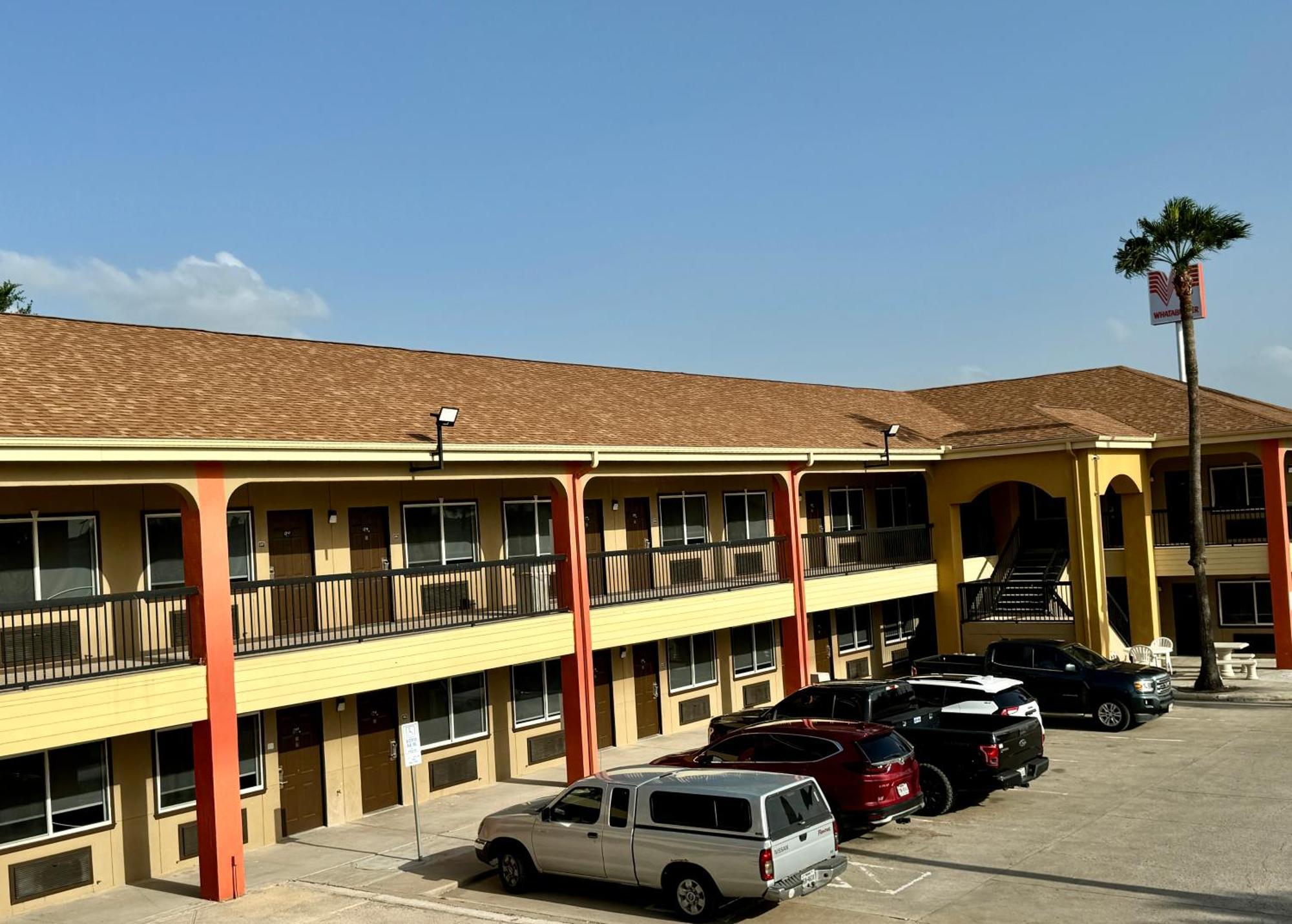 Texas Inn And Suites City Center At University Dr. Edinburg Exterior photo